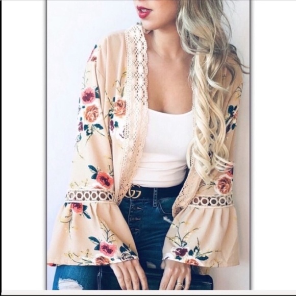 Trindy Clozet Boutique Tops - Taupe Bell Sleeve Kimono